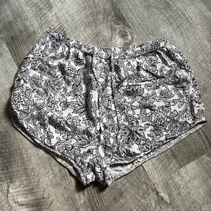 a&f white and black floral shorts